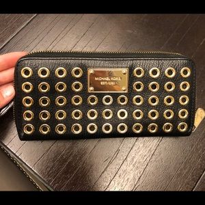 Michael kors womens zip wallet